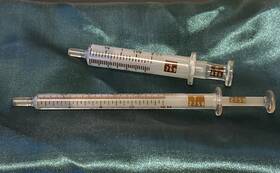 2759 Becton Dickinson 2 Vtg Bd Yale Glass Syringes 1.00 And Cc Chemistry Lab Glassware Collector 2759 Becton Dickinson 2 Vtg Bd Yale Glass Syringes 1.00 And Cc Chemistry Lab Glassware Collector