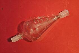 2158-500fo Pyrex 500ml Kuderna-danish Graduated Flask With Hooks Chipped 2500a