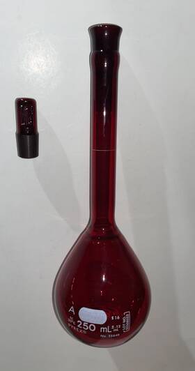 55640-250 Pyrex Volumetric Flask Low Actinic 250ml Class A With Stopper New Red Glass