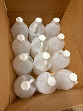 S-13509 Uline Lot Of 12 New 1/2 Gallon Jug 64oz Round Jugs With Caps Hdpe Clear