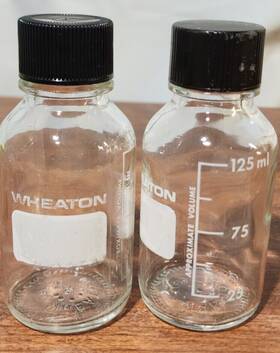 219815 Wheaton 5 125ml Glass Graduated Media Storage Bottle With Screw Cap 5/pack Usa 219815 Wheaton 5 125ml Glass Graduated Media Storage Bottle With Screw Cap 5/pack Usa