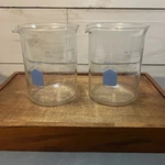 2 Pyrex Vista Low Form Griffin 70000 600ML Beakers Graduated To 500 W/ Spouts. Fixed Price $14.99.