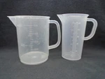 (2) Kartell Plastic 250ML 500ML Graduated Beakers W/ Handle Pour Spout. Fixed Price $20.99.